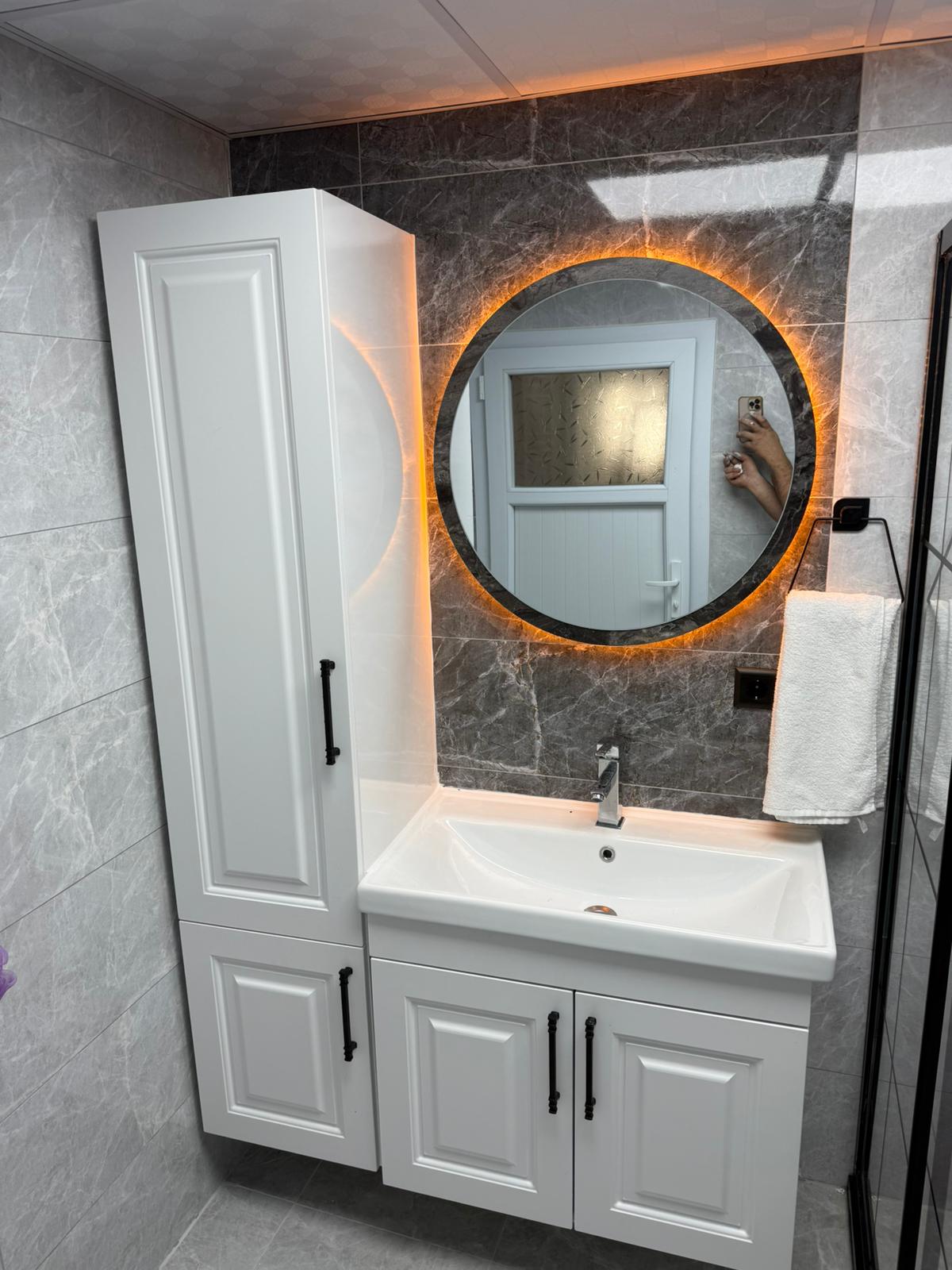 Banyo dolabı ve LED aynalı